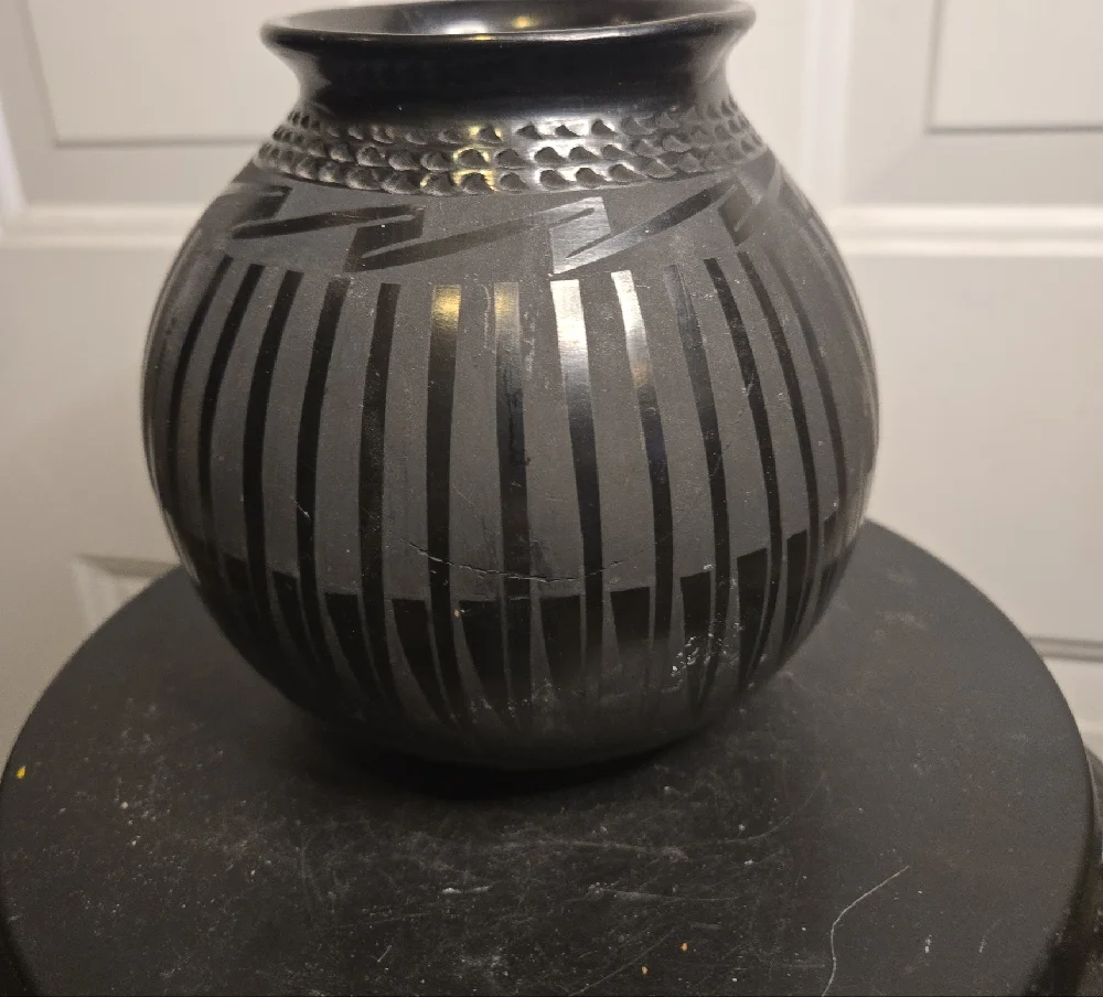 Tomasa Mora Mata Ortiz Black Pottery Ceramic Vase Signed